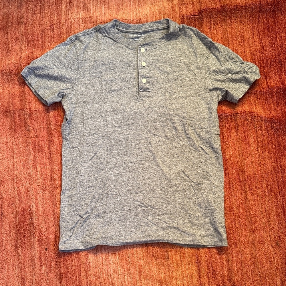 American Eagle Men’s Gray Short Sleeve Henley Shirt